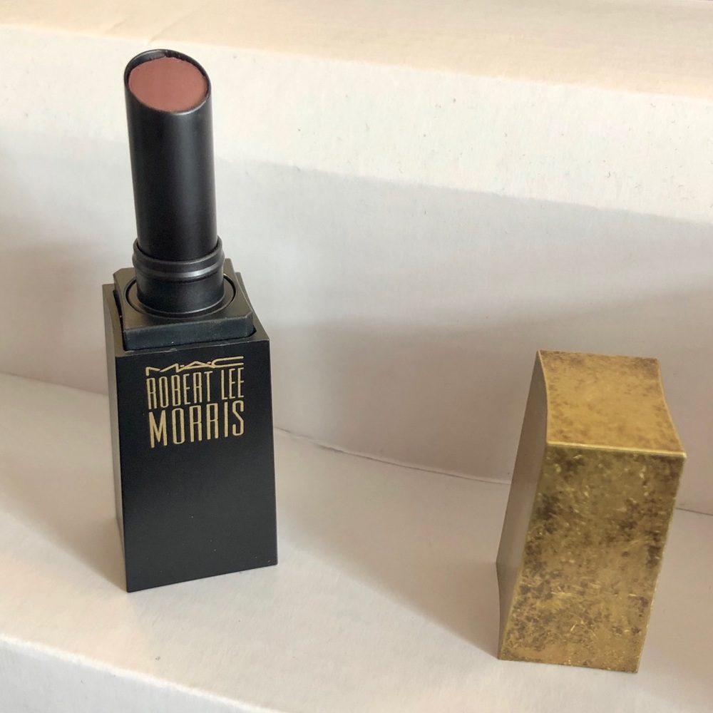 M•A•C x Robert Lee Morris ‘Concord Grape’ Lipstick - Picture 6 of 8